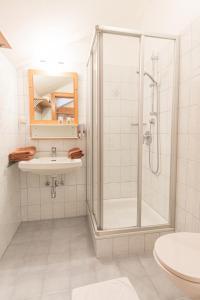 Kamar mandi di Gasthof Jagersberger