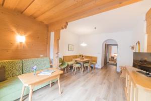 TV a/nebo společenská místnost v ubytování Pension Apartments Pardell