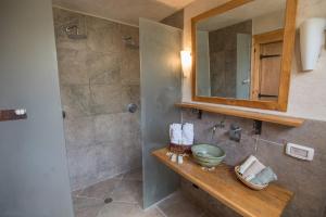 Koupelna v ubytování Helios Luxury Suites