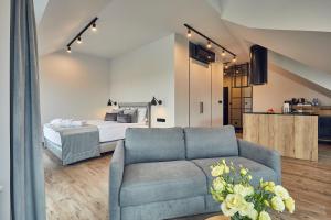 Kuchyň nebo kuchyňský kout v ubytování The Bridge Suites Hotel