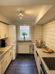 a kitchen with a sink and a window at Ferienwohnung Familie Schott in Schwaig bei Nürnberg