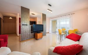 TV a/nebo společenská místnost v ubytování Adria Apartments