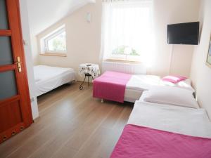 Łóżko lub łóżka w pokoju w obiekcie Słoneczny Dom pokoje i apartament na wynajem