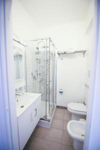 a bathroom with a shower, toilet and sink at B&B Porta di Ponte in Agrigento