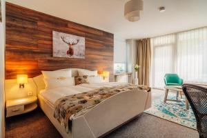 Postel nebo postele na pokoji v ubytování Hotel Hasselhof Garni Vier Sterne + 36 fotografií
