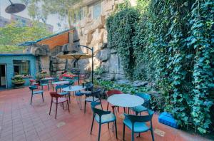 Kunming Upland International Youth Hostel ,near the city center ,2 mins walk to the subway, 2 mins walk to the Green Lake, Close to Yuan tong Temple, Old street, Yunnan University, convenient payment and visa cards are accepted餐厅或其他用餐的地方