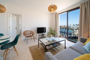 a living room with a couch and a glass table at Living El Charco, piso individual in Arrecife