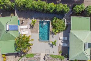 Bazén v ubytování Mon'Désir Lodge - Bungalows nebo v jeho okolí