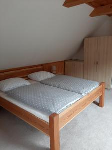 Posteľ alebo postele v izbe v ubytovaní Chata Konzajf