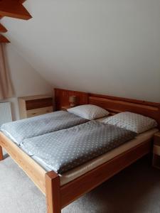 Postel nebo postele na pokoji v ubytování Chata Konzajf