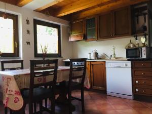 Cucina o angolo cottura di Chalet Lo Queur di Mont Blanc