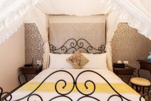 A bed or beds in a room at Hometown B&B