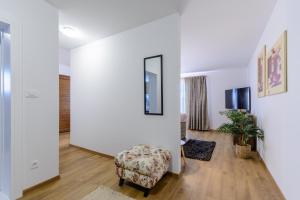 een woonkamer met een stoel en een spiegel bij Villa Secluded Paradise in Omiš