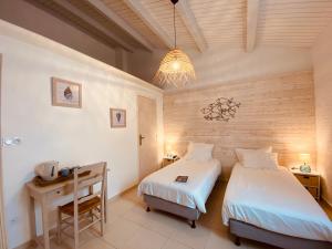 Hôtel Île de Lumière客房内的一张或多张床位