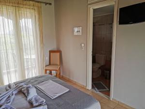 Ένα ή περισσότερα κρεβάτια σε δωμάτιο στο Calderimi Lefkada