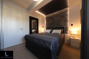 Postel nebo postele na pokoji v ubytování Legacy Marine2 - Zadar, Luxury Suites