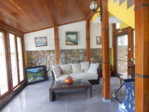 Galeriebild der Unterkunft Хотел Гнездото на орлите in Trigrad + 63 Fotos