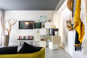 TV a/nebo společenská místnost v ubytování Kepos Etna Relais & Exclusive Spa