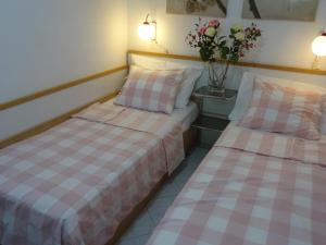 Ένα ή περισσότερα κρεβάτια σε δωμάτιο στο Apartmani DUNJA u GAJCU