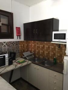 A kitchen or kitchenette at Oasis