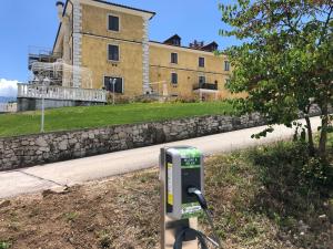 a parking meter on the side of a road with a building at Eliceto Resort & SPA in Buccino