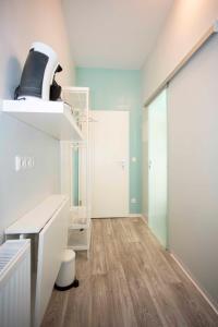 a room with a hallway with a glass door at Studio Apartments nahe Messe in Nürnberg