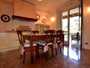 Kuchyňa alebo kuchynka v ubytovaní Apartment in Franciacorta near Lake Iseo