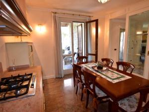 Posedenie v ubytovaní Apartment in Franciacorta near Lake Iseo