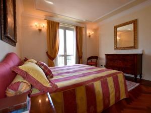 Posteľ alebo postele v izbe v ubytovaní Apartment in Franciacorta near Lake Iseo