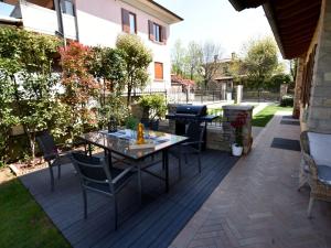 Vonkajšia záhrada v ubytovaní Apartment in Franciacorta near Lake Iseo
