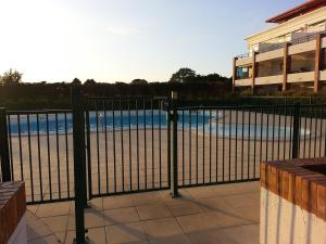 Swimmingpoolen hos eller tæt på Maison proche Golf plage et piscine à Pornic + 29 billeder