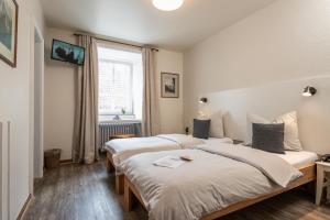 Letto o letti in una camera di Hotel Heintz