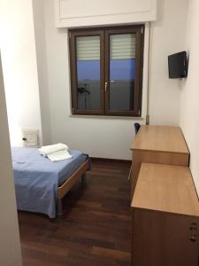 A television and/or entertainment centre at Asselta Hotel