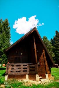 a wooden building with a sky in the background at Pension Vanatorul in Vatra Dornei