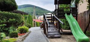 Výhľad na hory alebo výhľad na hory priamo z of the bed and breakfast