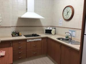 A kitchen or kitchenette at Like Home