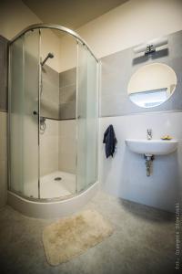 a bathroom with a shower and a sink at Stara Cynkownia in Czechowice-Dziedzice