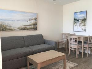 Ruang duduk di Esplanade Suites - A Sundance Vacations Property