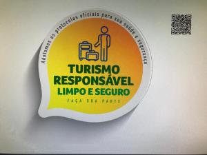Um certificado, prêmio, placa ou outro documento exibido em Pousada do Almirante