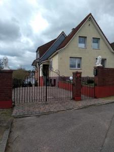 a black fence in front of a house at Entspanntes Wohnen in Ostseenähe Studio 2 in Ratekau