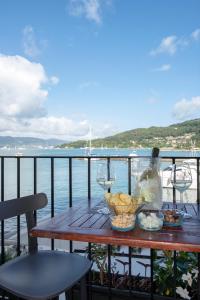 Foto dalla galleria di Al Gabbiano "Suite" a Portovenere