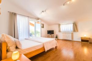 Posteľ alebo postele v izbe v ubytovaní Apartment AnaKatarina