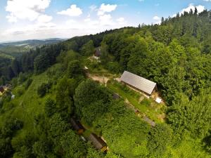 an aerial view of a house in the middle of a forest at Baza biwakowa "Warownia" in Srebrna Góra