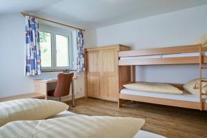 Łóżko lub łóżka w pokoju w obiekcie Apartments Kirchebnerhof