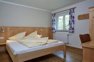 Łóżko lub łóżka w pokoju w obiekcie Apartments Kirchebnerhof