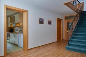 Kuchnia lub aneks kuchenny w obiekcie Apartments Kirchebnerhof