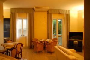 Ruang duduk di Hotel Arno
