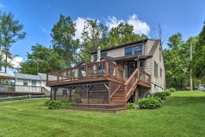 Gallery image of Picturesque Cottage with Sunroom on Ashmere Lake! in Hinsdale