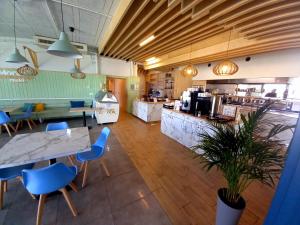 a restaurant with a table and chairs and a kitchen at BALT Marynarska 8 in Sarbinowo