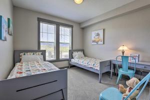 a bedroom with two beds and a desk and a chair at 20 Mi to Winter Park Mtn-View Townhome with Balcony in Granby